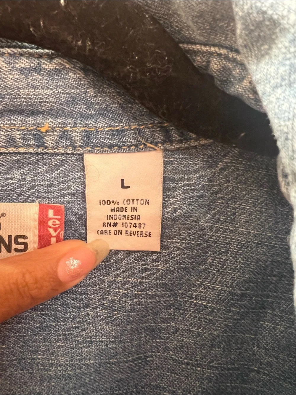 Levi's Men's Light Blue Denim Button-Down Shirt